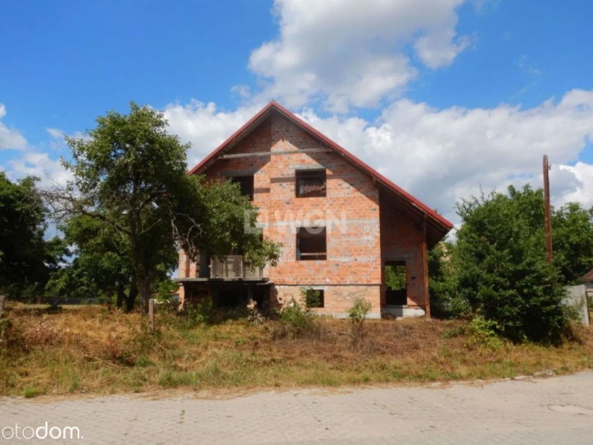 Powierzchnia działki: 1 116 m²
Powierzchnia: 175 m²
Rynek:...