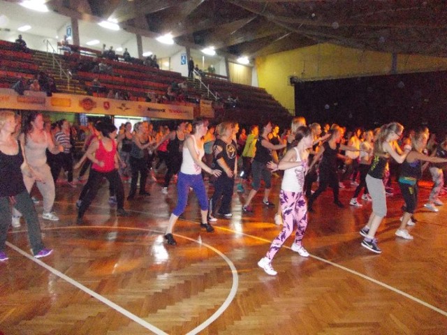 Zumba w hali Rondo