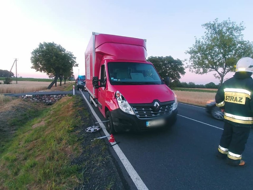 Z REGIONU. W Sobótce samochód dostawczy potrącił rowerzystę ZDJĘCIA