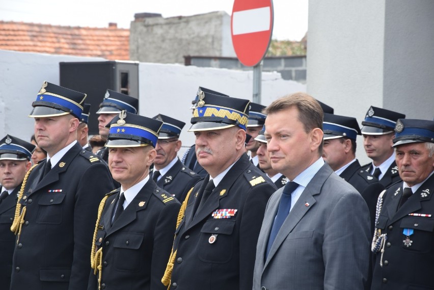 Minister Błaszczak odwiedził Kobylin. Wręczył strażakom promesę na zakup wozu bojowego [FOTO+FILM]