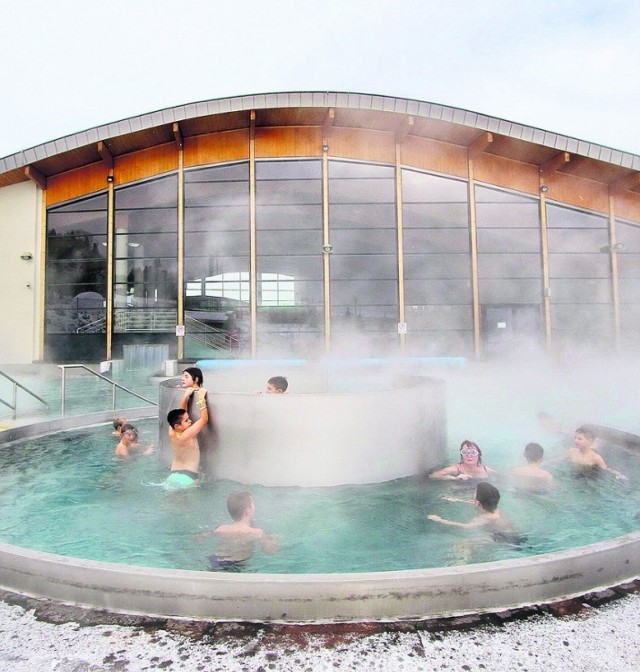 W chłodne dni kąpiel w geotermalnych basenach to sama przyjemność