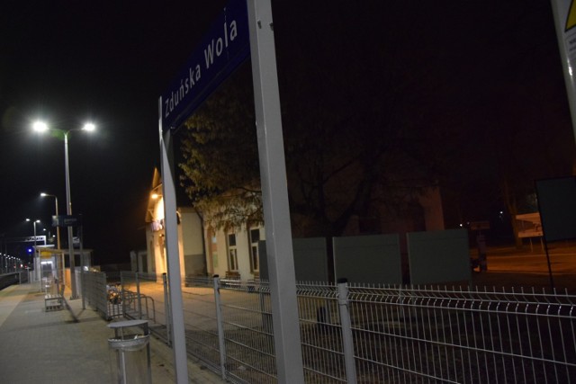 Niezwykły klimat: Dworzec PKP w Zduńskiej Woli nocą