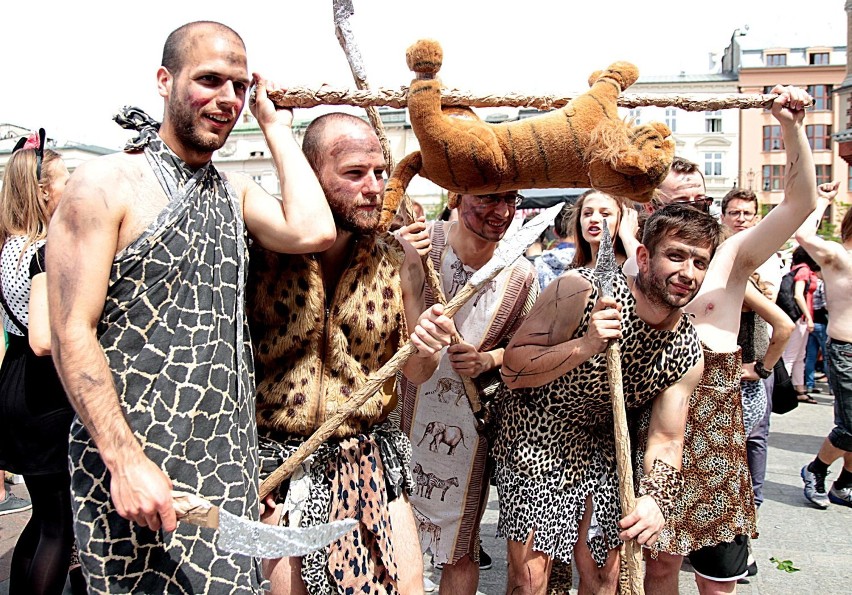 Korowód Juwenaliowy 2015. Przebrani studenci odebrali klucze...