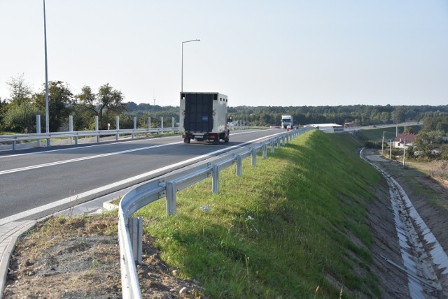 Radni powiatu dąbrowskiego przyjęli rezolucję skierowaną do Generalnej Dyrekcji Dróg Krajowych i Autostrad w sprawie podjęcia działań zmierzających do ograniczenia hałasu w obrębie obwodnicy Dąbrowy Tarnowskiej. Czy to pomoże?