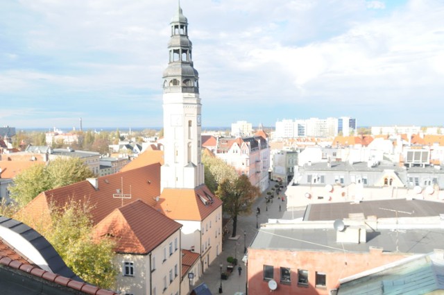 Kto porządzi w Zielonej Górze w kolejnej kadencji? 
Wybory samorządowe 2018 w Zielonej Górze mogą dostarczyć wiele emocji kandydatom na prezydenta miasta i mieszkańcom. Im bliżej 21 października, tym robi cię goręcej. Kandydatów na fotel prezydenta miasta jest pięcioro. Kim są? Czym się zajmują zawodowo? Poznajcie ich wizytówki na kolejnych slajdach.

BIEDROŃ SPACERUJE PO ZIELONEJ GÓRZE


