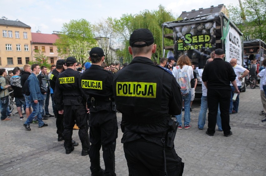 Marsz Wolnych Konopi przeszedł przez Kraków. Interweniowała policja [ZDJĘCIA]