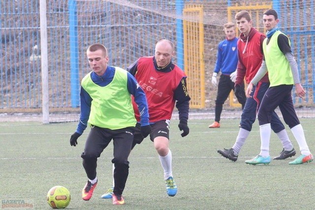 W spotkaniu sparingowym rozegranym na boisku OSiR we Włocławku Wicher Wielgie przegrał z Kujawiakiem Kruszyn 1:6 (0:3).  Bramki: Sebastian Raniszewski - Jakub Stempczyński 2, Łukasz Kwiatkowski, Dominik Tomczak, Paweł Orzelski, Dominik Chojnacki. Zobaczcie zdjęcia z tego meczu kontrolnego (w czerwonych strojach A-klasowy Kujawiak).