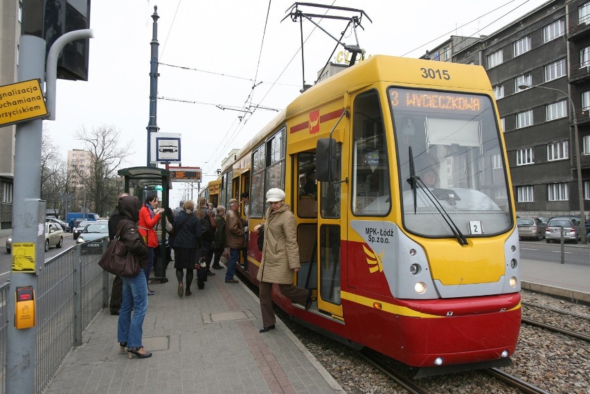 Wszystkich Świętych w Łodzi 2015. Jak dojechać MPK na cmentarze? [MAPY]