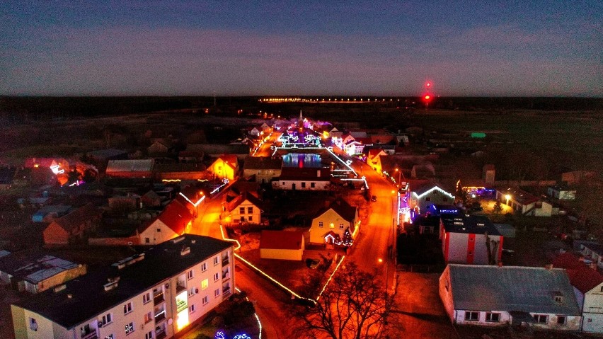 Popowo leży 11 minut autem od Międzyrzecza. Rozświetlona...