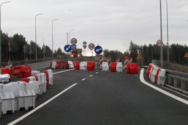 Drogą S3 dojedziemy z województwa lubuskiego nad morze oraz pokonamy spory odcinek trasy w góry. Przejdźcie do galerii i zobaczcie, gdzie natkniemy się na utrudnienia na trasie S3 w listopadzie >>>

Zobacz również:  BUDOWA DROGI S3 POLKOWICE-LUBIN NA FINISZU