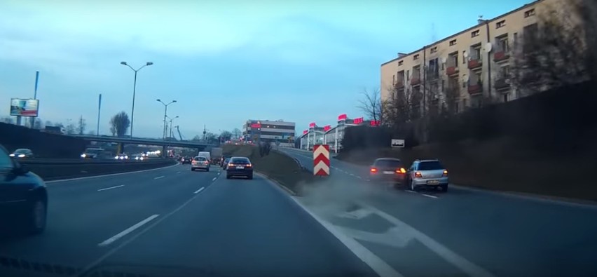 Na DTŚ w Chorzowie kierowca bmw ściął trzy pasy i zepchnął z drogi inne auto [WIDEO]