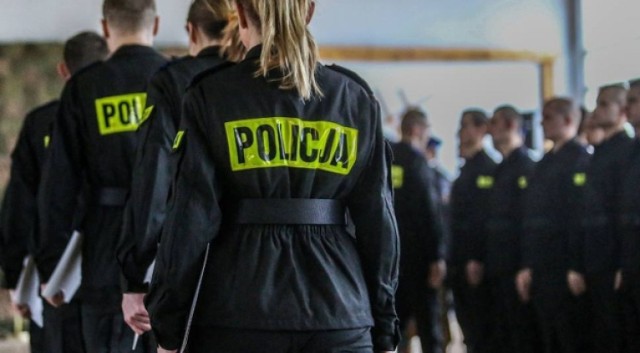 QUIZ. Czy dostałbyś się do warszawskie policji? Znamy prawdziwe pytania!