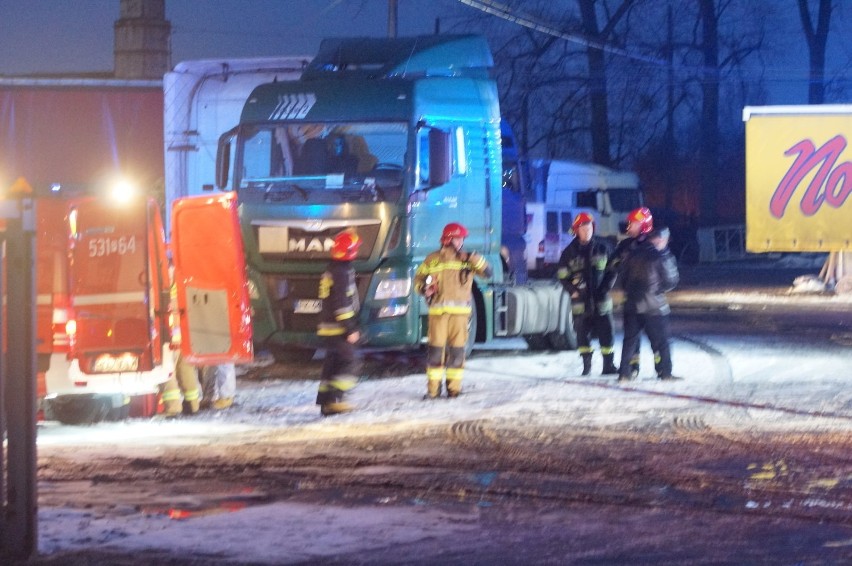 Straż pożarna interweniowała w magazynie nielegalnych...