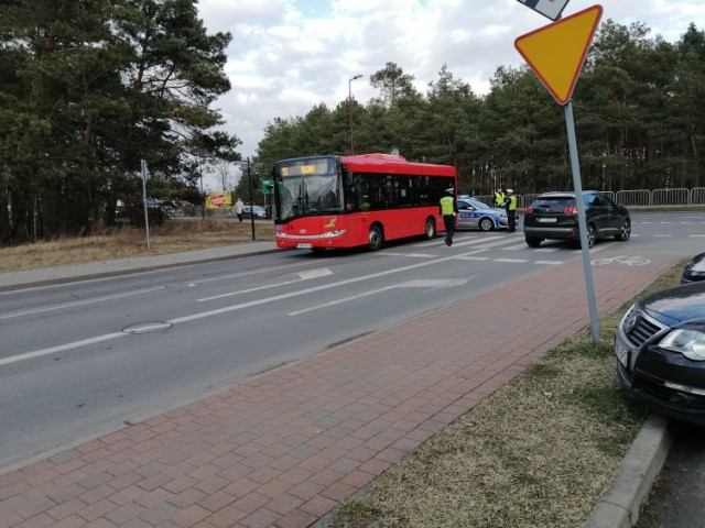 Wypadek na pasach w Nowej Soli, do którego doszło 15 lutego, okazał się tragiczny. Bliscy zmarłej kobiety proszą o kontakt świadków zdarzenia