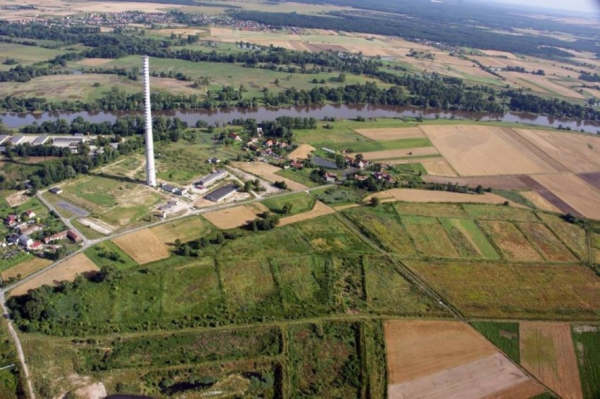 Komin w Widziszowie jest jednym z najwyższych w Europie i na świecie obiektów do skoków na linie. Mają go zburzyć