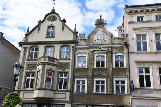 Odnowiona kamienica przy ulicy Stary Rynek 19 w Zielonej Górze. Ciekawostką jest fakt, że była tu kiedyś hurtownia prasowanych drożdży.