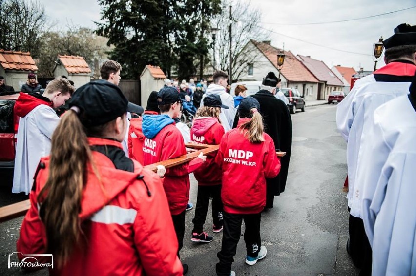 Młodzi druhowie z Młodzieżowej Drużyny Pożarniczej OSP...