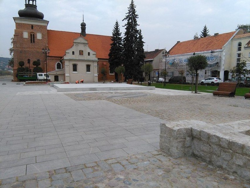Budowa fontanny chodnikowej na Starym Rynku we Włocławku zakończona [zdjęcia]