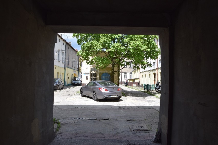Co kryją bramy w częstochowskiej alei Najświętszej Maryi...