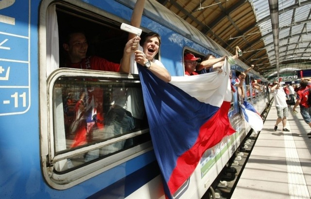 Wielu Polaków narzeka na życie w swoim kraju i cechy swoich rodaków. Tymczasem nasi sąsiedzi z Czech zazdroszczą nam wielu rzeczy, na które nie zwracamy uwagi. Czeski serwis internetowy G.cz. przygotował zestawienie powodów, dla których lepiej urodzić się Polakiem niż Czechem. Zobaczcie 20 z nich. 

Zobacz 20 rzeczy, których Czesi zazdroszczą Polakom---->