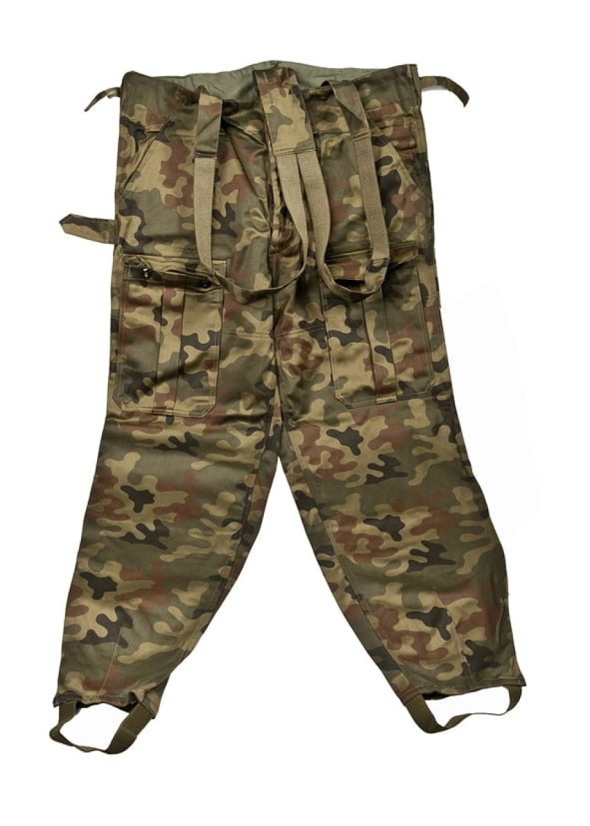 Wojskowe spodnie w przewiewnej wersji letniej. Pobuszujesz w...