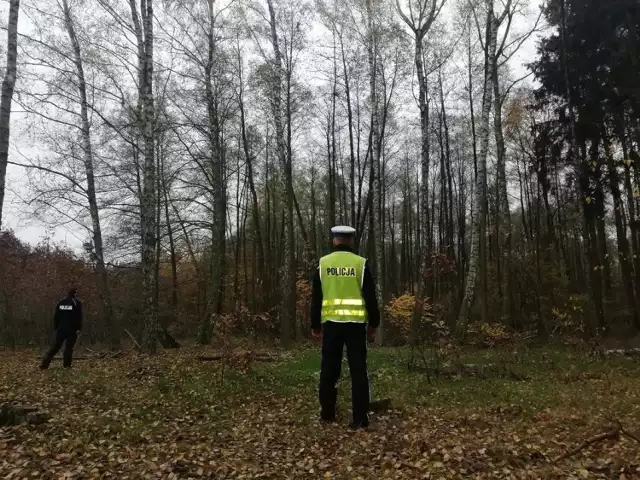 W lesie, na terenie gminy Nowe, zgubiła się pięcioosobowa rodzina. Policjanci i Straż Leśna wyruszyli na poszukiwania.