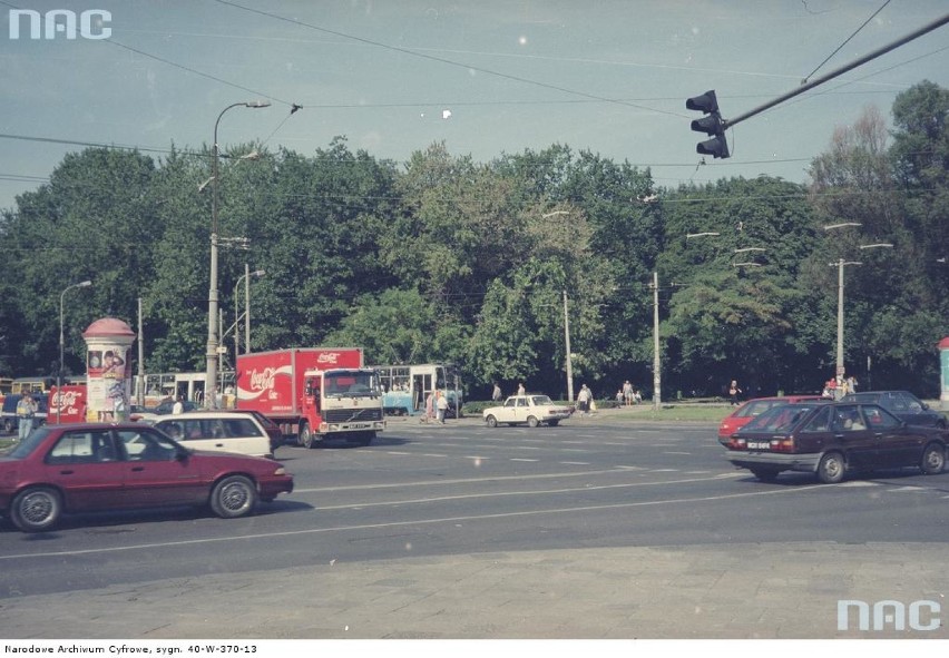 Tak wyglądała Polska lat 90. Pierwsze komputery i kultowe...