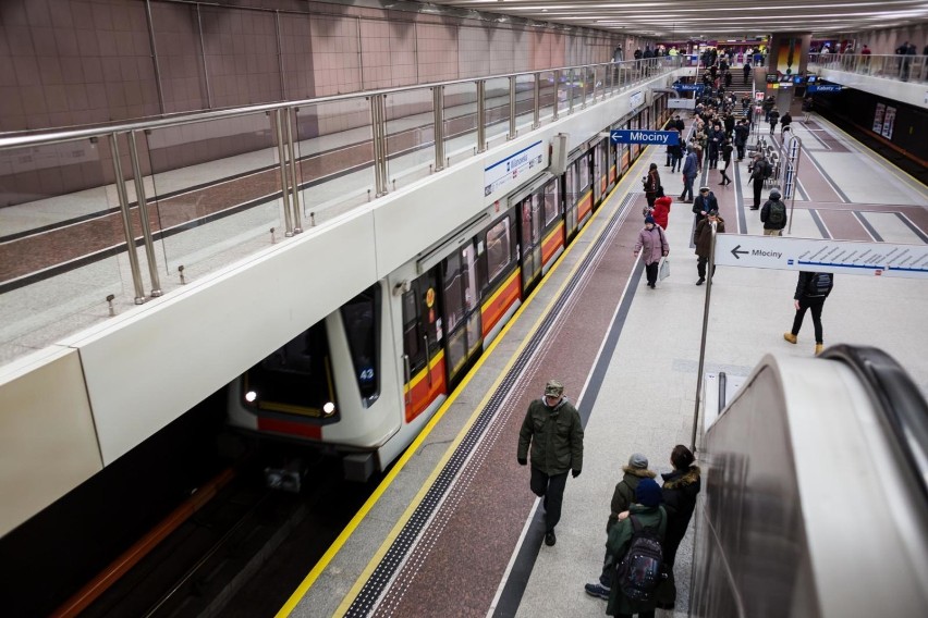 Awaria prądu w Warszawie. Nie jeździ metro warszawskie,...