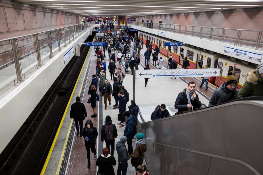 Awaria prądu w Warszawie. Nie jeździ metro warszawskie,...