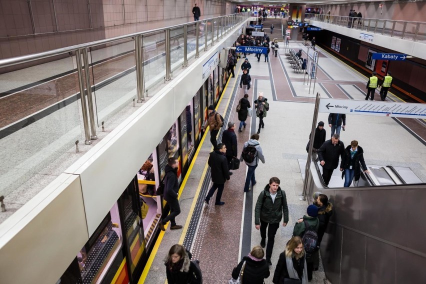 Awaria prądu w Warszawie. Nie jeździ metro warszawskie,...