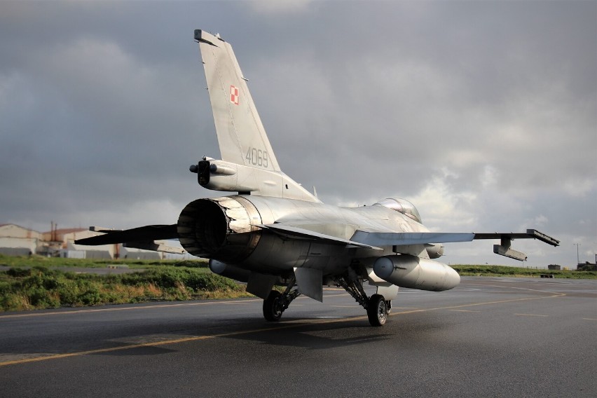 Nasze samoloty F16 z 32 BLT w Łasku już na misji na Islandii ZDJĘCIA