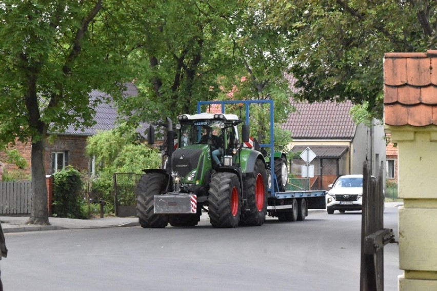 Traktoriada 2023 w Grzybnie. Zabytkowe traktory i retro pojazdy ponownie będą rządzić w miejscowym Zespole Szkół Rolniczych [zdjęcia]