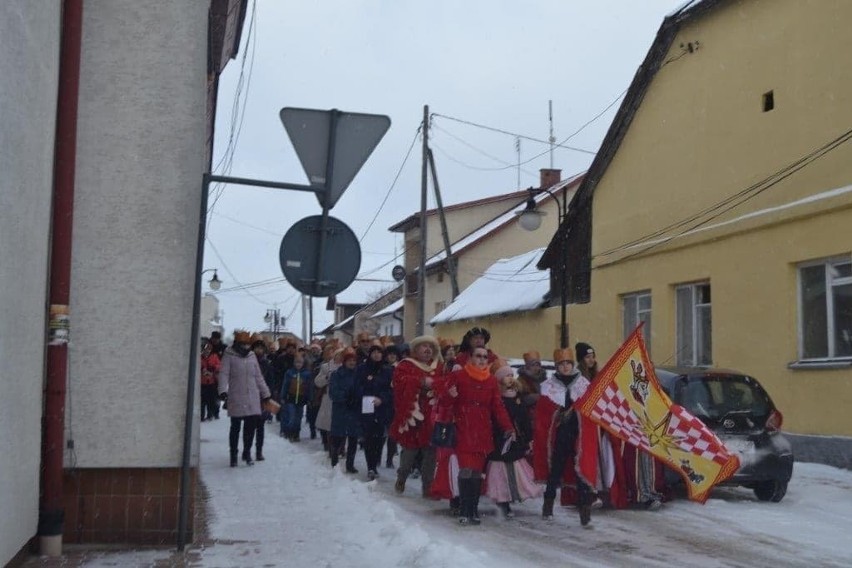 Rycerski Orszak Trzech Króli przeszedł ulicami Szydłowa [ZDJĘCIA]