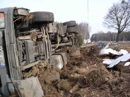 Zielona Huta. Zderzył się tir z dostawczym