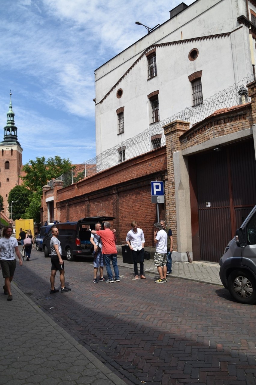 Śremski Areszt stał się na jeden dzień planem filmowym. Ekipa filmu "Mój dług" odwiedziła Śrem [ZDJĘCIA]