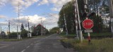 Na przejeździe kolejowym w Nowej Soli, od strony Głogowa, pociągi trąbią i zwalniają, żeby nie doszło do tragedii