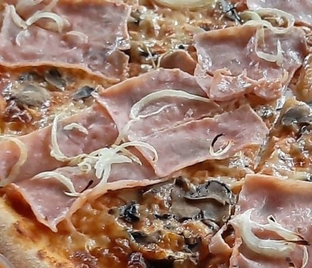 Przepis na pizzę domową. Jak zrobić ciasto na pizzę - kruche i cienkie?  Zobacz najlepszy przepis na pizzę | Inowrocław Nasze Miasto