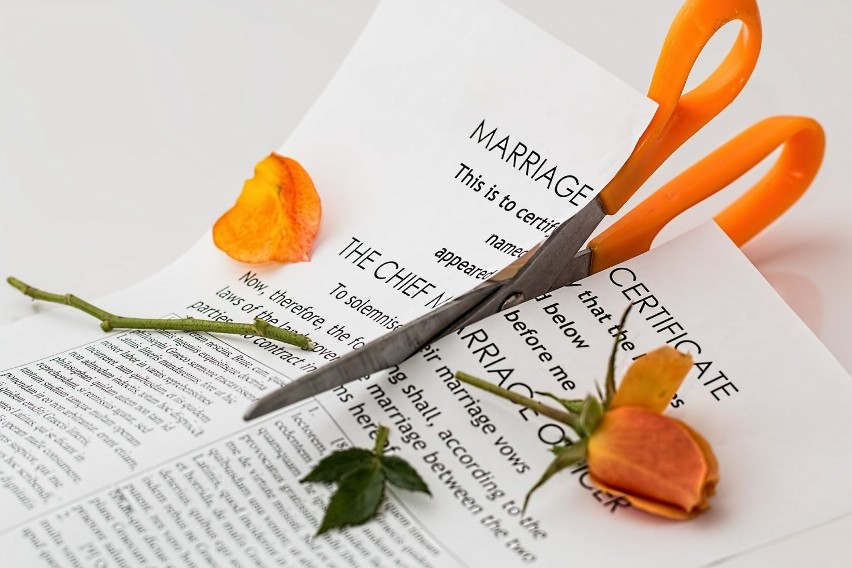 Do 45% rozwodów dochodzi przed upłynięciem 10 lat w...