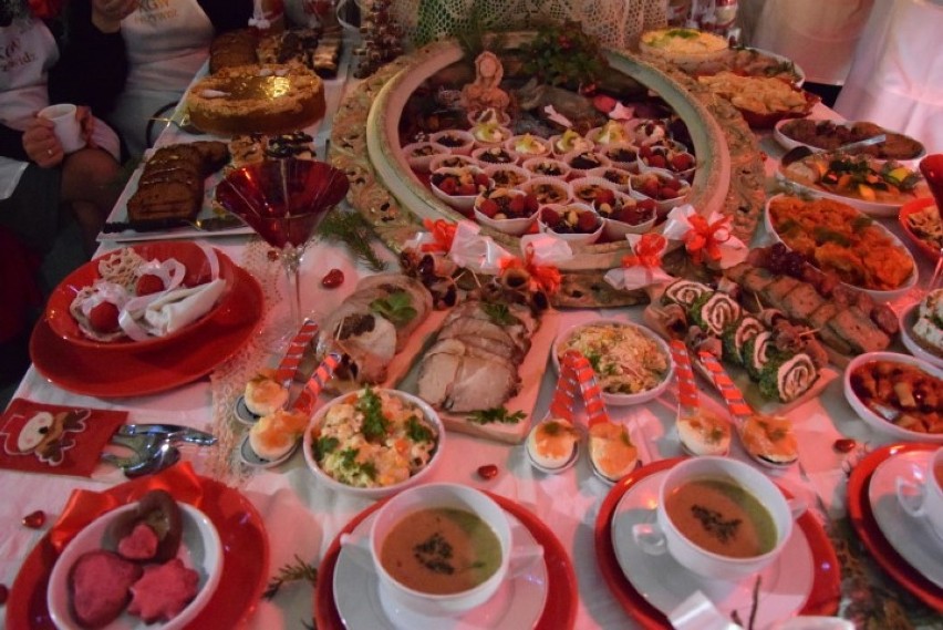 Najsmaczniejsze potrawy świąteczne i piękne dekoracje na Bożonarodzeniowym Stole. Tak było rok temu! Archiwalne ZDJĘCIA, WIDEO