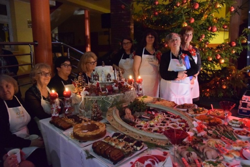 Najsmaczniejsze potrawy świąteczne i piękne dekoracje na Bożonarodzeniowym Stole. Archiwalne ZDJĘCIA, WIDEO