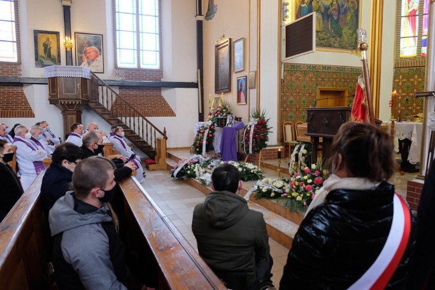 Pożegnanie księdza Mirosława Wnuka w kościele pw. Jana...