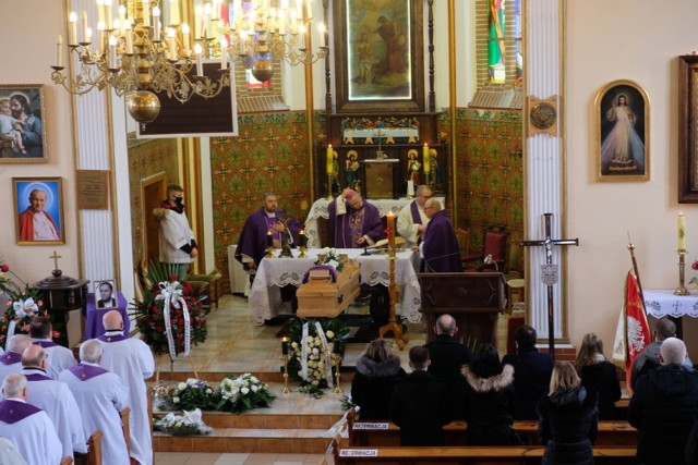 Pożegnanie księdza Mirosława Wnuka w kościele pw. Jana Chrzciciela w Złotniku - 1 lutego 2022 r.