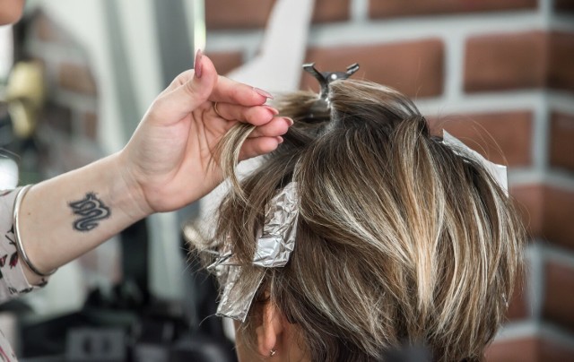 Plebiscyt Orły Fryzjerstwa 2022 wyłonił najlepszych z najlepszych! Oto 15. fryzjerów i fryzjerek z Gliwic, do których warto udać się na metamorfozę włosów. Zobacz galerię z nazwami salonów i adresami!>>>>>