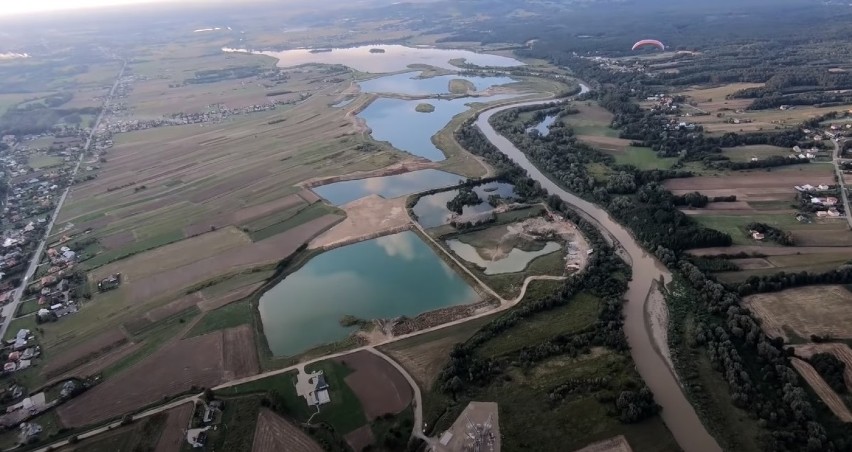 Gród wraz z przylegającymi do niego osadami wybudowany...