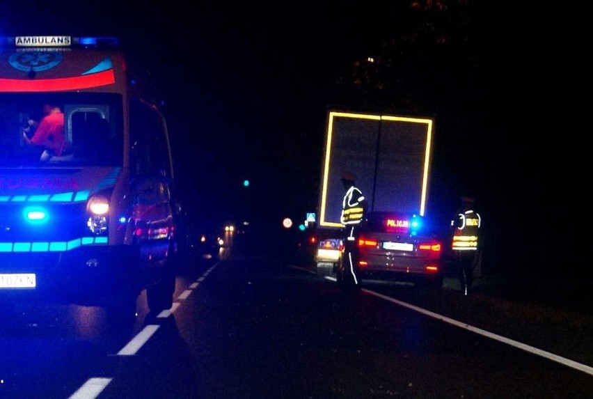 Tragiczny wypadek na drodze Włocławek - Brześć Kujawski. Kierowca bmw potrącił śmiertelnie 32-latka  [zdjęcia]
