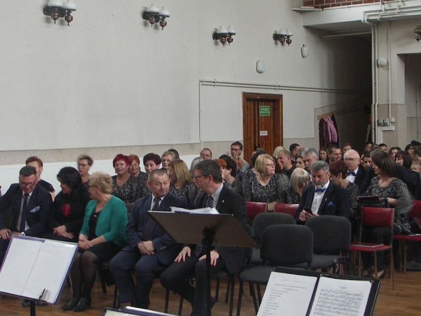 SULMIERZYCE: Huczny jubileusz 35-lecia istnienia Sulmierzyckiej Orkiestry Dętej