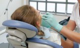 Który dentysta jest NAJLEPSZY w Dąbrowie Górniczej? Zobacz, gdzie warto leczyć zęby. Oto lokalne Orły Stomatologii!