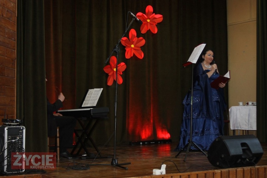 Koncert z okazji Dnia Kobiet w Sulmierzycach [ZDJĘCIA]           