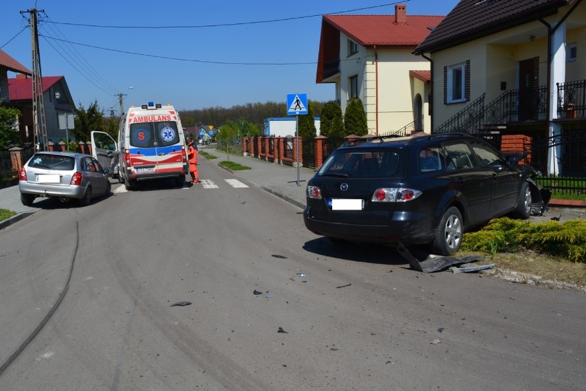 Wypadek na skrzyżowaniu ul. Skarbka i Konopnickiej w Osięcinach [zdjęcia]