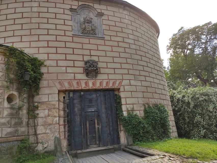 Najstarsze muzeum zamkowe w Europie jest tuż przy granicy z Zawidowem! Zobacz zachwycający zamek Frydlant                                 